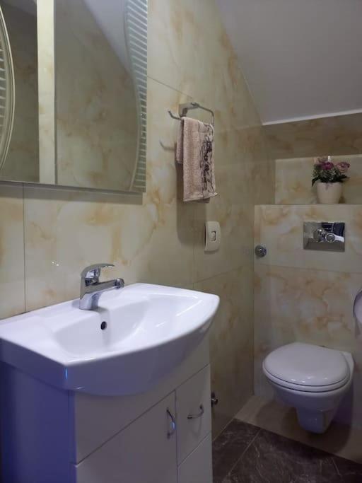 2Br Airport Accommodation W/Free Private Parking Ledine Exterior foto