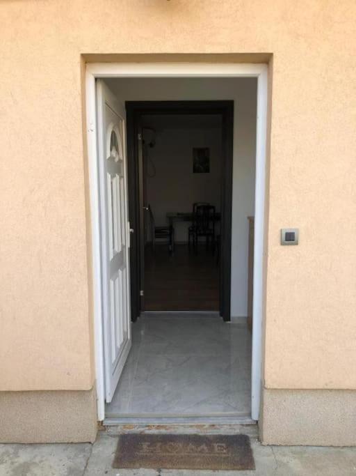 2Br Airport Accommodation W/Free Private Parking Ledine Exterior foto
